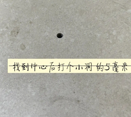 祥云瓷砖空鼓维修公司专业解答在瓷砖铺贴过程中，如果砂料搅拌不均匀，将会带来以下问题