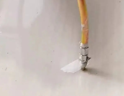 祥云瓷砖空鼓维修公司专业解答在瓷砖铺贴过程中，如果使用的砂料过粗（如全部使用了粗砂），可能会导致以下问题